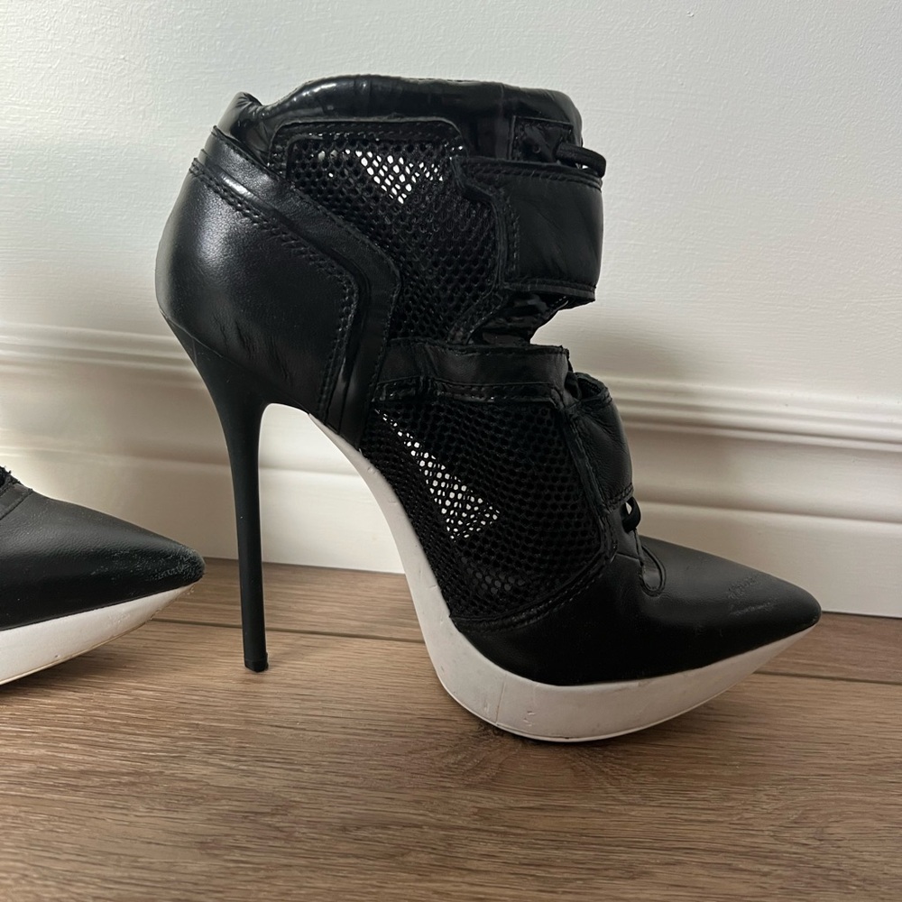 DKNY Famous Sport Stiletto